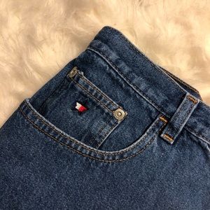 VINTAGE HIGH WAISTED TOMMY HILFIGER SHORTS